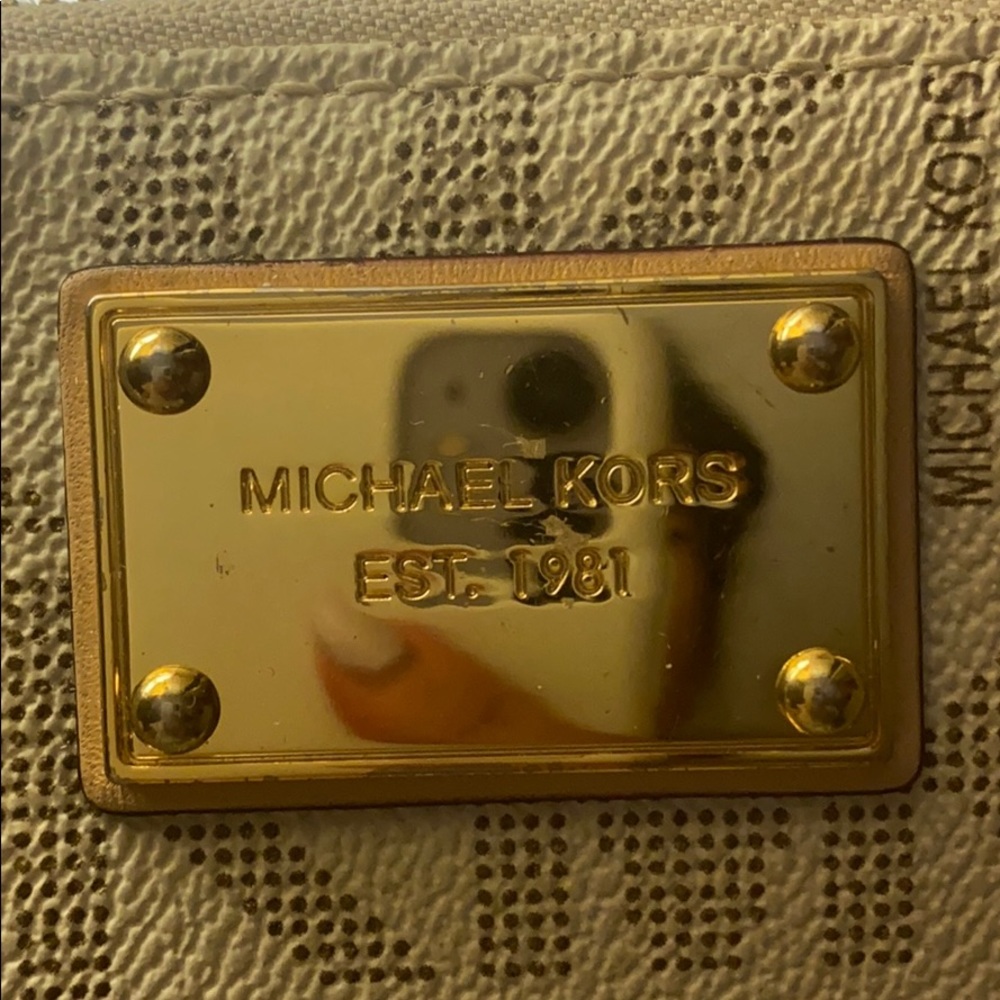 MICHAEL KORS CREAM MONOGRAM ZIP AROUND WALLET - Picture 5 of 8
